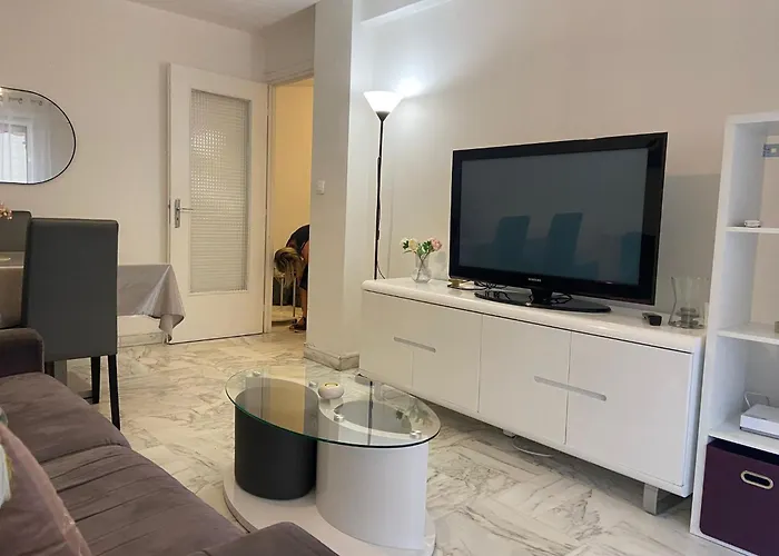 Superbe 3 Pieces Pres Du Port De Nice