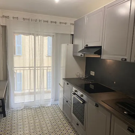 Superbe 3 Pieces Pres Du Port De *