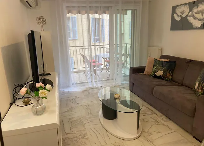 Superbe 3 Pieces Pres Du Port De Nice