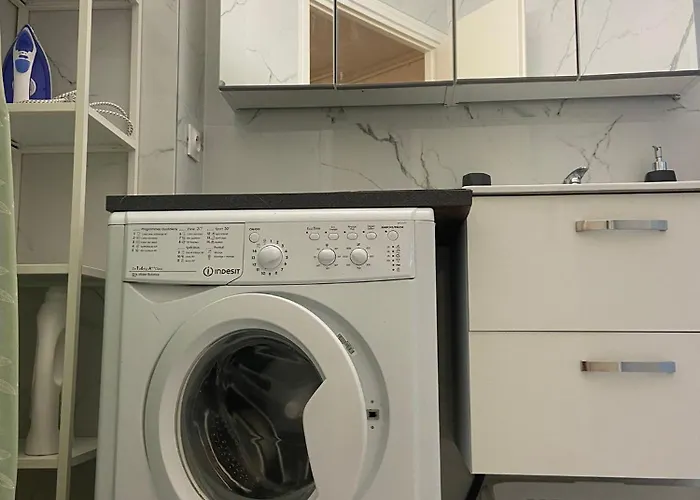 Superbe 3 Pieces Pres Du Port De Nice