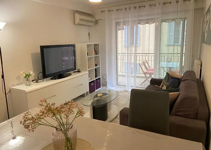 Superbe 3 Pieces Pres Du Port De * Nice