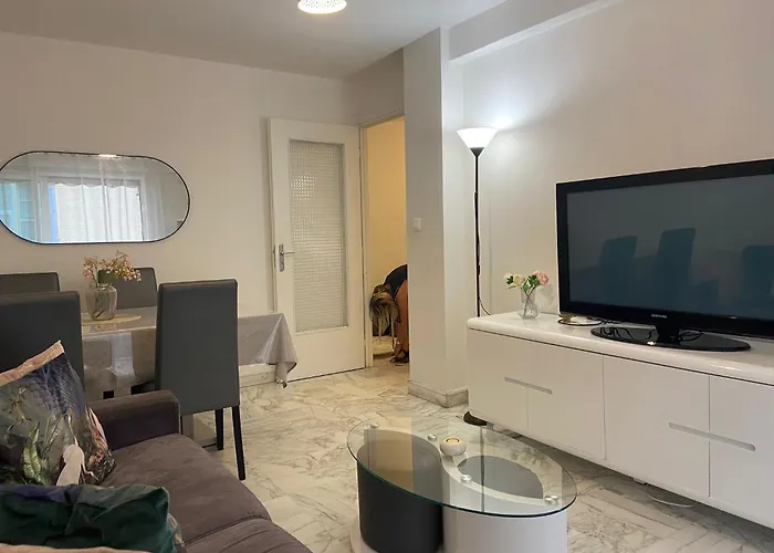 Superbe 3 Pieces Pres Du Port De *