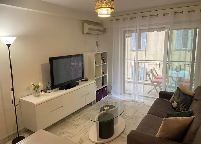 Superbe 3 Pieces Pres Du Port De